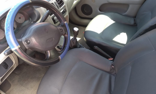 Renault Clio Sedan RN/ Expression 1.6 16V 4p 2005 Gasolina-12