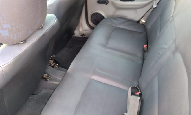 Renault Clio Sedan RN/ Expression 1.6 16V 4p 2005 Gasolina-9