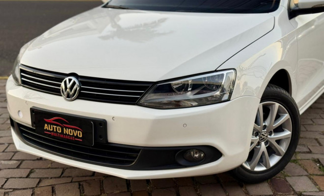 VW - VolksWagen JETTA Comfortline 2.0 T.Flex 8V 4p Tipt. 2013 Flex-1
