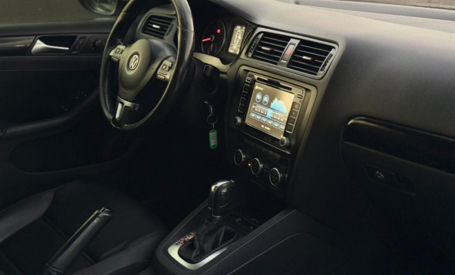 VW - VolksWagen JETTA Comfortline 2.0 T.Flex 8V 4p Tipt. 2013 Flex-8