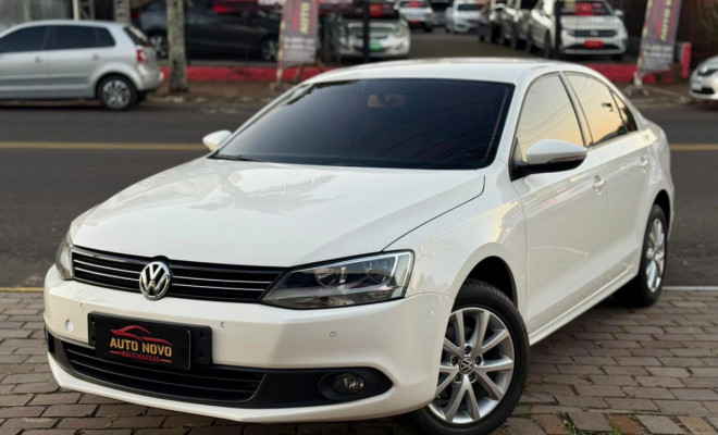 VW - VolksWagen JETTA Comfortline 2.0 T.Flex 8V 4p Tipt. 2013 Flex-0
