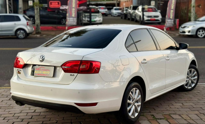 VW - VolksWagen JETTA Comfortline 2.0 T.Flex 8V 4p Tipt. 2013 Flex-4