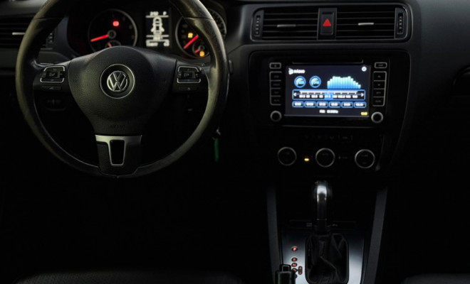 VW - VolksWagen JETTA Comfortline 2.0 T.Flex 8V 4p Tipt. 2013 Flex-10