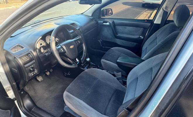 GM - Chevrolet Astra Sedan 2.0/CD/ Expres.GLS 2.0 8V 4p 2005 Flex-13
