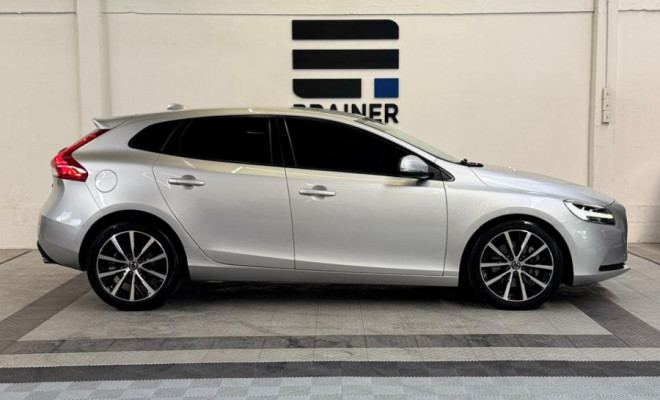 Volvo V40 T-4 MOMENTUM 2.0 Aut. 2018 Gasolina-3