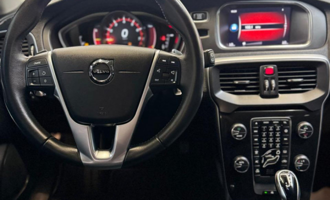 Volvo V40 T-4 MOMENTUM 2.0 Aut. 2018 Gasolina-6