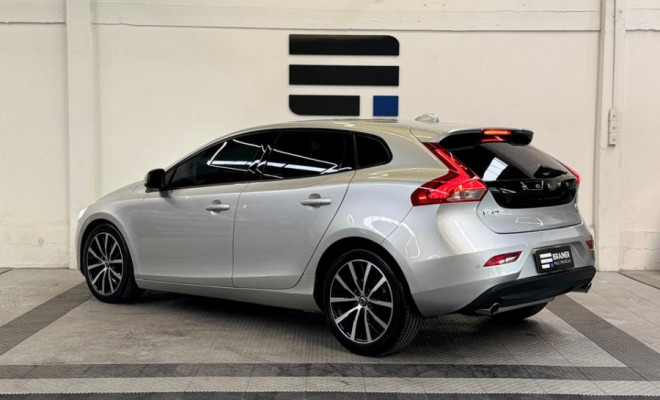 Volvo V40 T-4 MOMENTUM 2.0 Aut. 2018 Gasolina-1