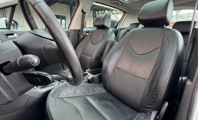 Peugeot 308 Feline/Griffe 1.6 Turbo 16V 5p Aut. 2013 Flex-11