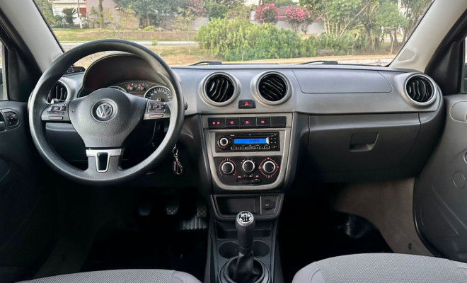 VW VOYAGE COMFORTLINE 1.6 T.Flex - 2010-8