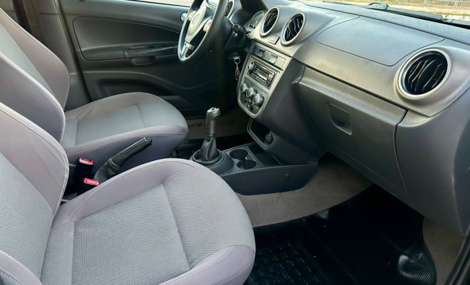 VW VOYAGE COMFORTLINE 1.6 T.Flex - 2010-5