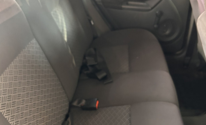 Ford Fiesta Sed. Personnalité 1.0 8V 4p 2006 Gasolina-3