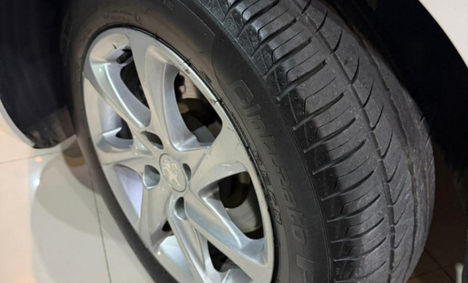 Peugeot 208 Allure 1.5 Flex 8V 5p 2016 Flex-13