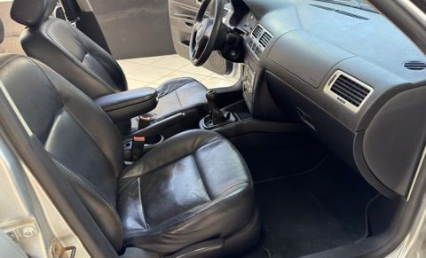 VW - VolksWagen Bora 2.0/ 2.0 Flex 8v Mec. 2010 Flex-6