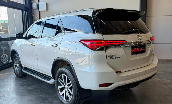 Toyota Hilux SW4 SRX 4x4 2.8 Aut. 2017-1