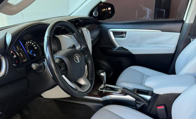 Toyota Hilux SW4 SRX 4x4 2.8 Aut. 2017-3