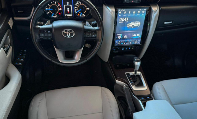 Toyota Hilux SW4 SRX 4x4 2.8 Aut. 2017-4