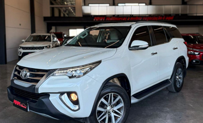 Toyota Hilux SW4 SRX 4x4 2.8 Aut. 2017