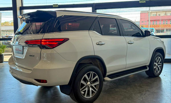 Toyota Hilux SW4 SRX 4x4 2.8 Aut. 2017-2