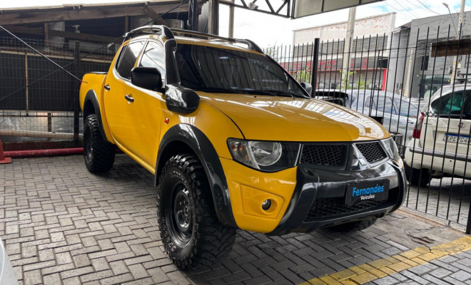 Mitsubishi L200 Triton Savana 3.2 CD TBI Dies. Mec. 2015 Diesel-2