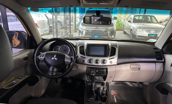 Mitsubishi L200 Triton Savana 3.2 CD TBI Dies. Mec. 2015 Diesel-5