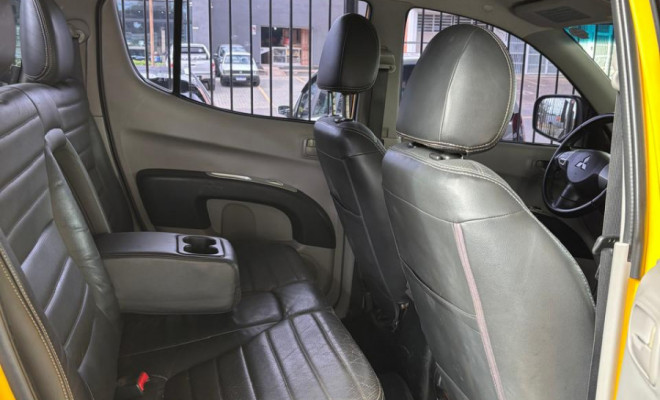 Mitsubishi L200 Triton Savana 3.2 CD TBI Dies. Mec. 2015 Diesel-9