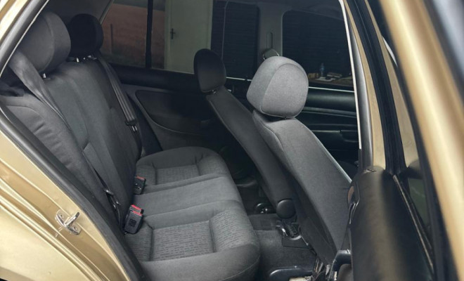 VW - VolksWagen Golf 1.6Mi/ 1.6Mi Gener./Black & Silver 2001 Gasolina-4