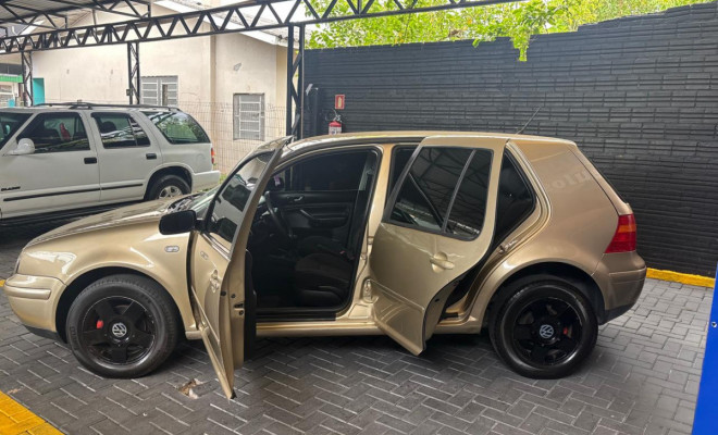 VW - VolksWagen Golf 1.6Mi/ 1.6Mi Gener./Black & Silver 2001 Gasolina-3