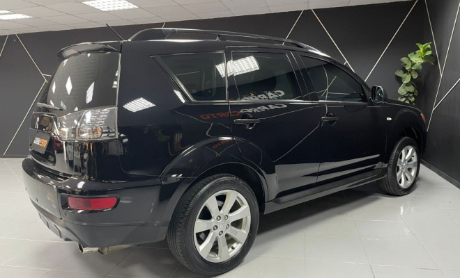 Mitsubishi OUTLANDER 2.0  Aut. 2012 Gasolina   ótimo pra quem procura espaço-3