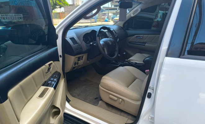 HILUX SW4 SRV D4-D 4x4 3.0 TDI AUT.-2