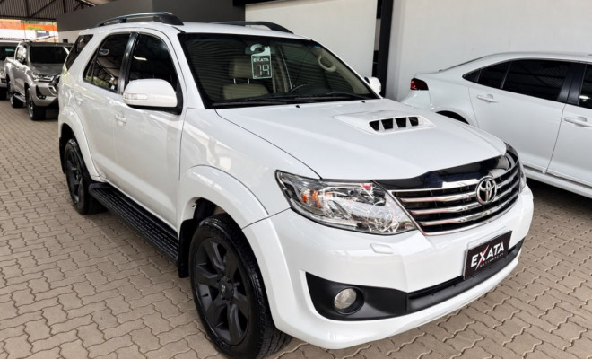 HILUX SW4 SRV D4-D 4x4 3.0 TDI AUT.