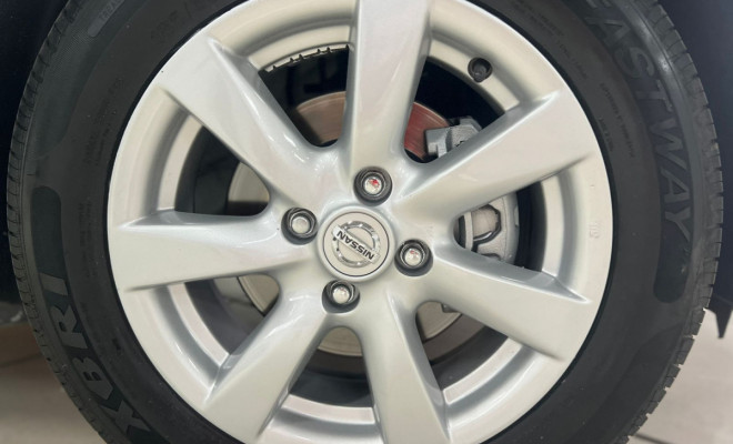 Nissan VERSA SL 1.6 16V Flex Fuel 4p Mec. 2014 Flex-11