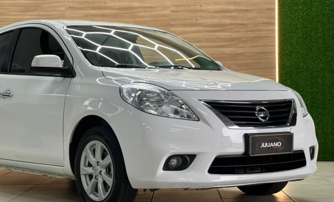 Nissan VERSA SL 1.6 16V Flex Fuel 4p Mec. 2014 Flex-10