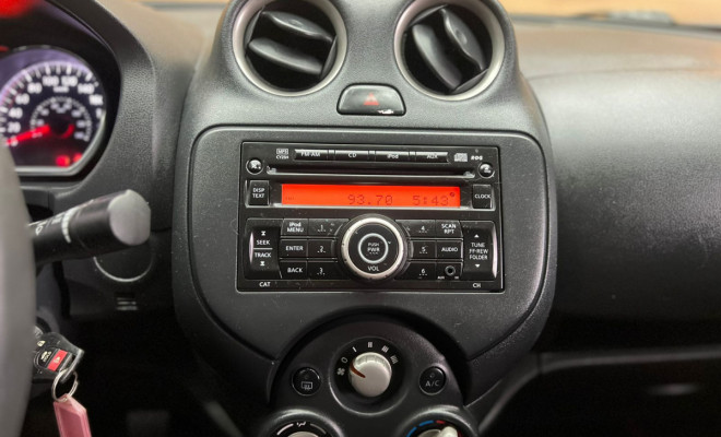 Nissan VERSA SL 1.6 16V Flex Fuel 4p Mec. 2014 Flex-8