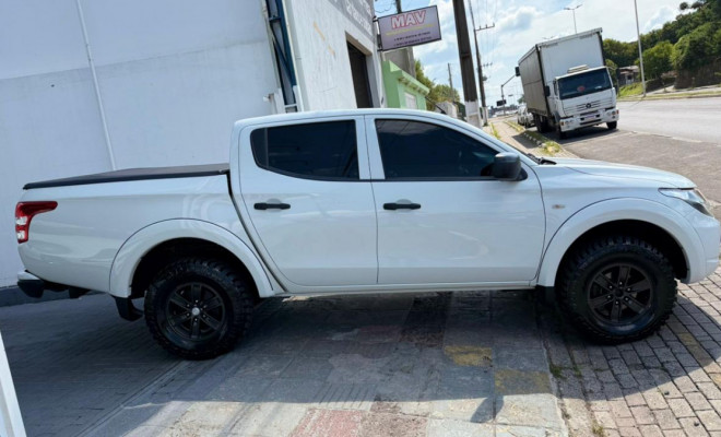 Mitsubishi L200 Tri. Outd. GLX 2.4 CD 4x4 Die. Mec. 2023 Diesel-2