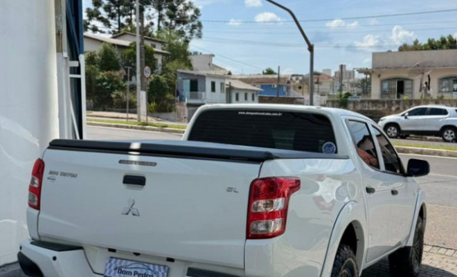 Mitsubishi L200 Tri. Outd. GLX 2.4 CD 4x4 Die. Mec. 2023 Diesel-5