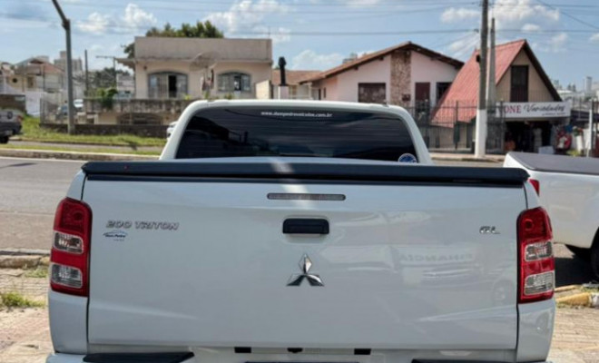 Mitsubishi L200 Tri. Outd. GLX 2.4 CD 4x4 Die. Mec. 2023 Diesel-3