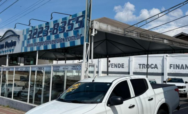 Mitsubishi L200 Tri. Outd. GLX 2.4 CD 4x4 Die. Mec. 2023 Diesel