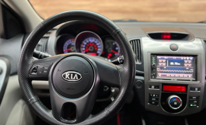 Kia Motors Cerato 1.6 16V Mec. 2011 Gasolina-6