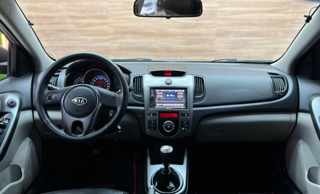 Kia Motors Cerato 1.6 16V Mec. 2011 Gasolina-4