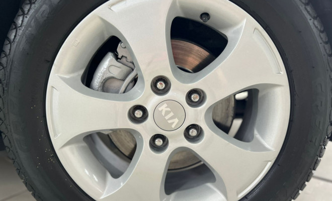 Kia Motors Cerato 1.6 16V Mec. 2011 Gasolina-11