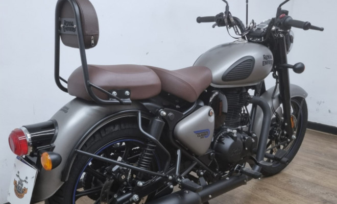 Royal Enfield Classic 350 Dark 2025 Gasolina-9