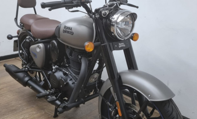 Royal Enfield Classic 350 Dark 2025 Gasolina-0