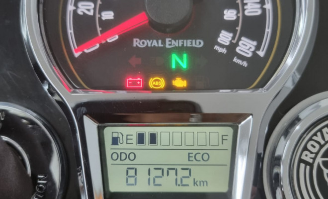 Royal Enfield Classic 350 Dark 2025 Gasolina-4