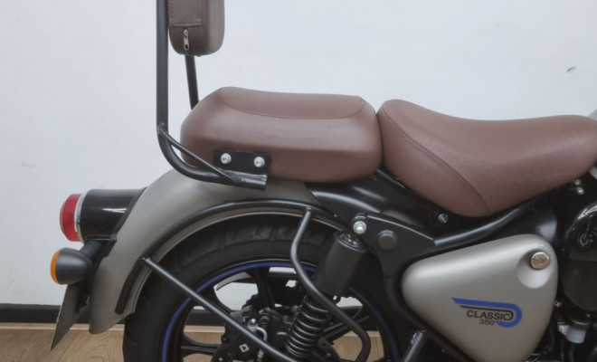 Royal Enfield Classic 350 Dark 2025 Gasolina-5