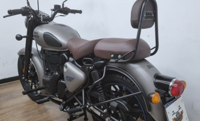 Royal Enfield Classic 350 Dark 2025 Gasolina-11