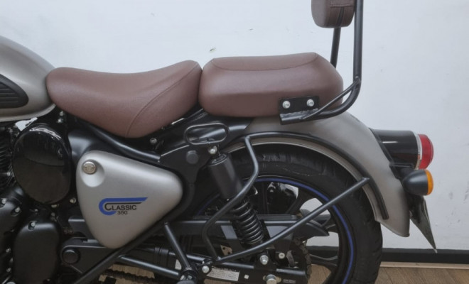 Royal Enfield Classic 350 Dark 2025 Gasolina-8