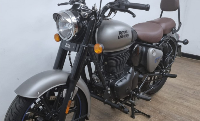 Royal Enfield Classic 350 Dark 2025 Gasolina-2
