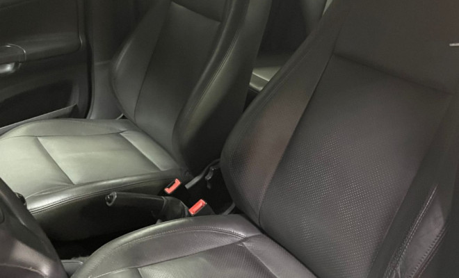 VW - VolksWagen Gol (novo) 1.0 2014   Completo    Bancos em couro-6