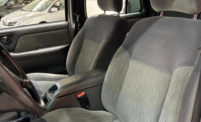 GM - Chevrolet S10 Blazer Advant. 2.4/2.4 MPFI F.Power 2005 Flex-8