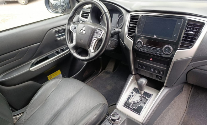 Mitsubishi L200 Triton Sport HPE-S 2.4 CD Dies. Aut 2023 Diesel-7